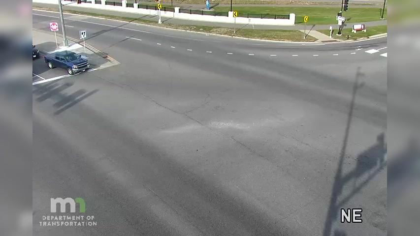 Traffic Cam Champlin: U.S.169 SB @ West River Rd