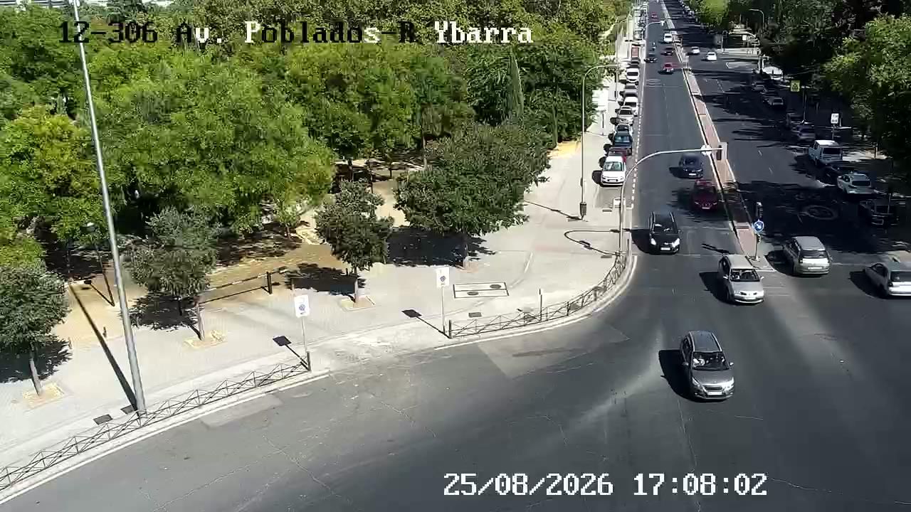 Traffic Cam Zofio: AV POBLADOS - RAFAELA YBARRA