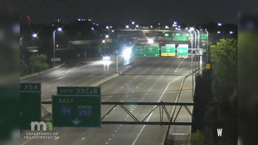 Traffic Cam Fridley: I-694: I-694 WB @ East River Rd NB