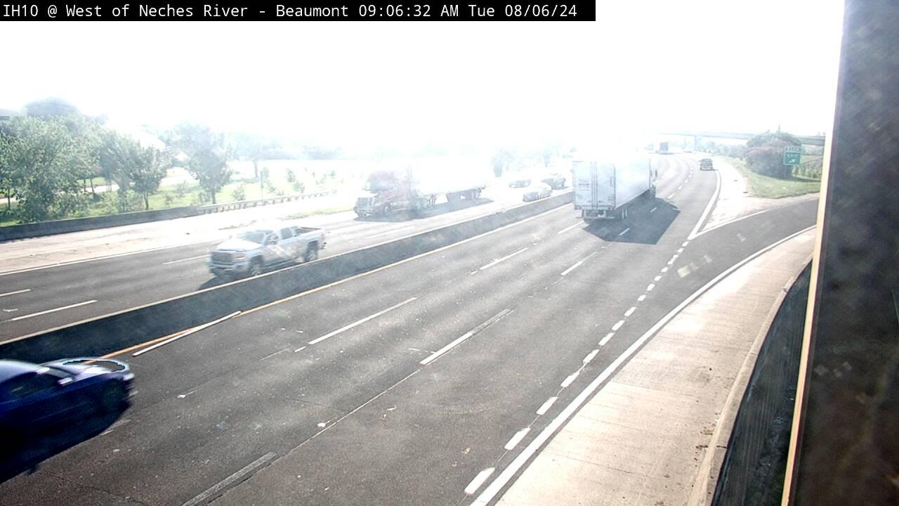 Traffic Cam Beaumont › East: I-10 @ West of Neches River