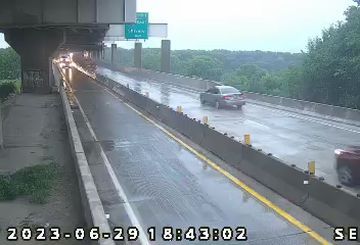 Traffic Cam New Albany: I-64: 1-064-123-7-2 SHERMAN MINTON BRIDGE