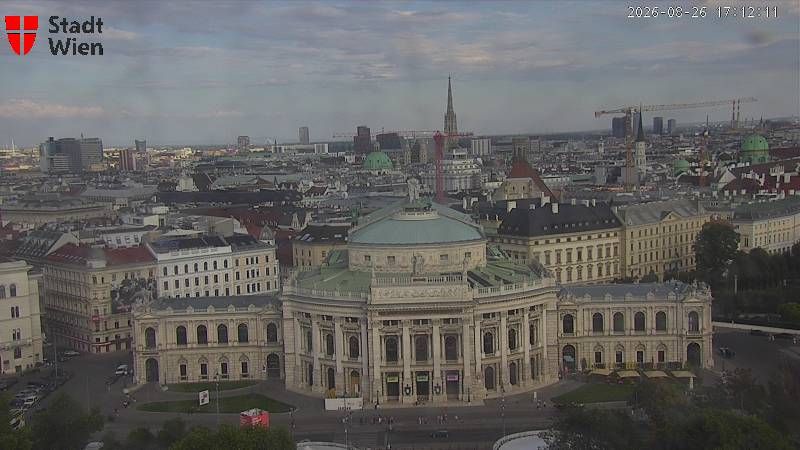Traffic Cam Innere Stadt: Burgtheater, Peterskirche und Stephansdom