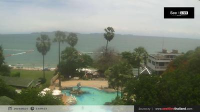 Daylight webcam view from บ้านพัทยาเหนือ: Pattaya − Long Beach Garden Hotel & Spa