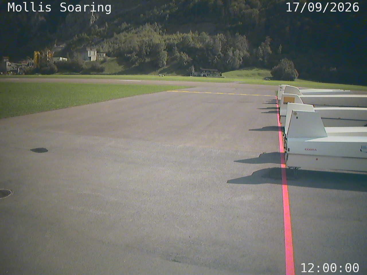 Mollis › Osten: Glider Club Glarnerland - Flugplatz Mollis