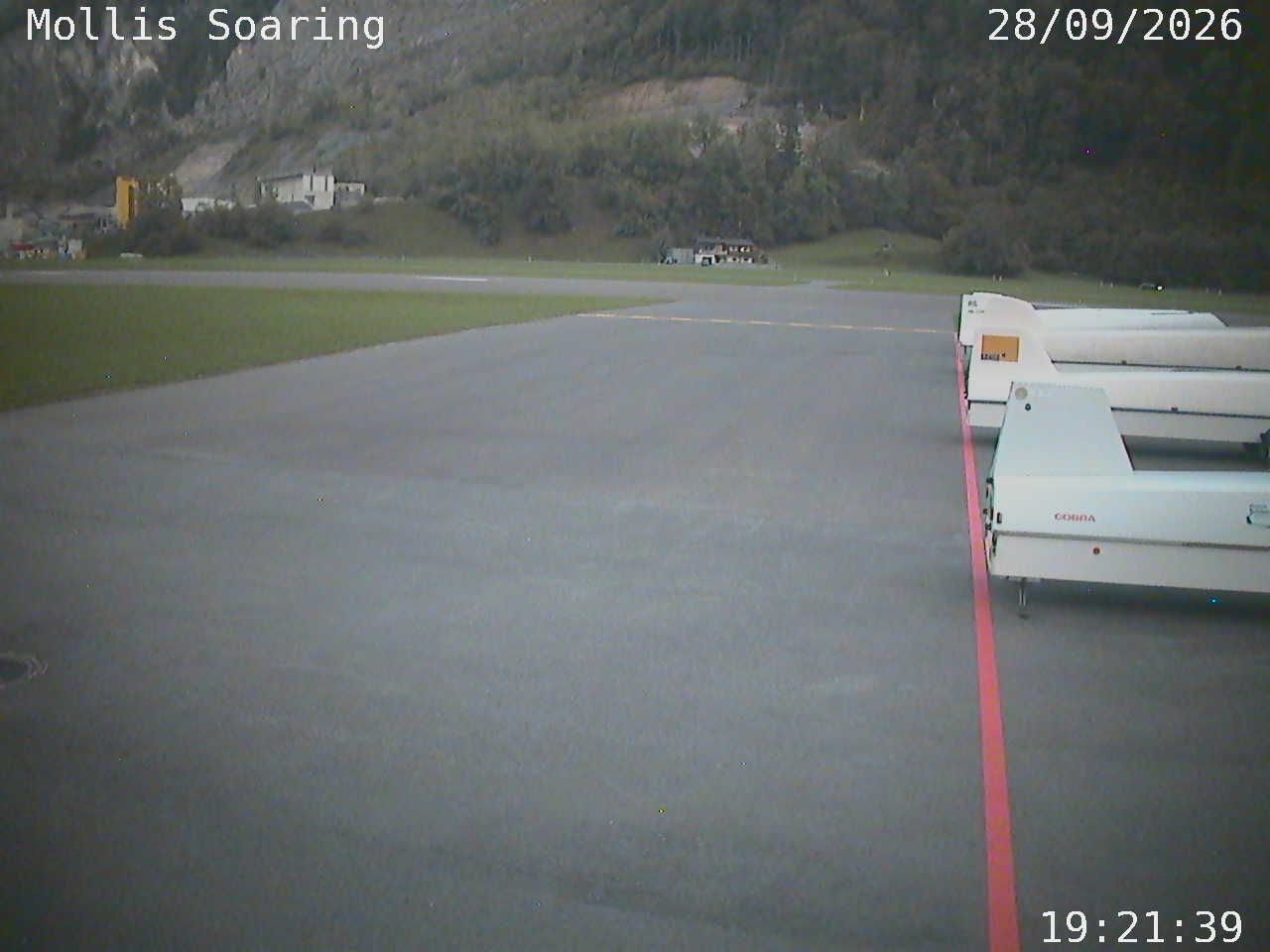 Mollis › Osten: Glider Club Glarnerland - Flugplatz Mollis