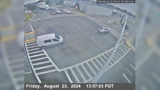 Traffic Cam Eureka › North: US-101 - 5th & R Street - Looking North (C034)