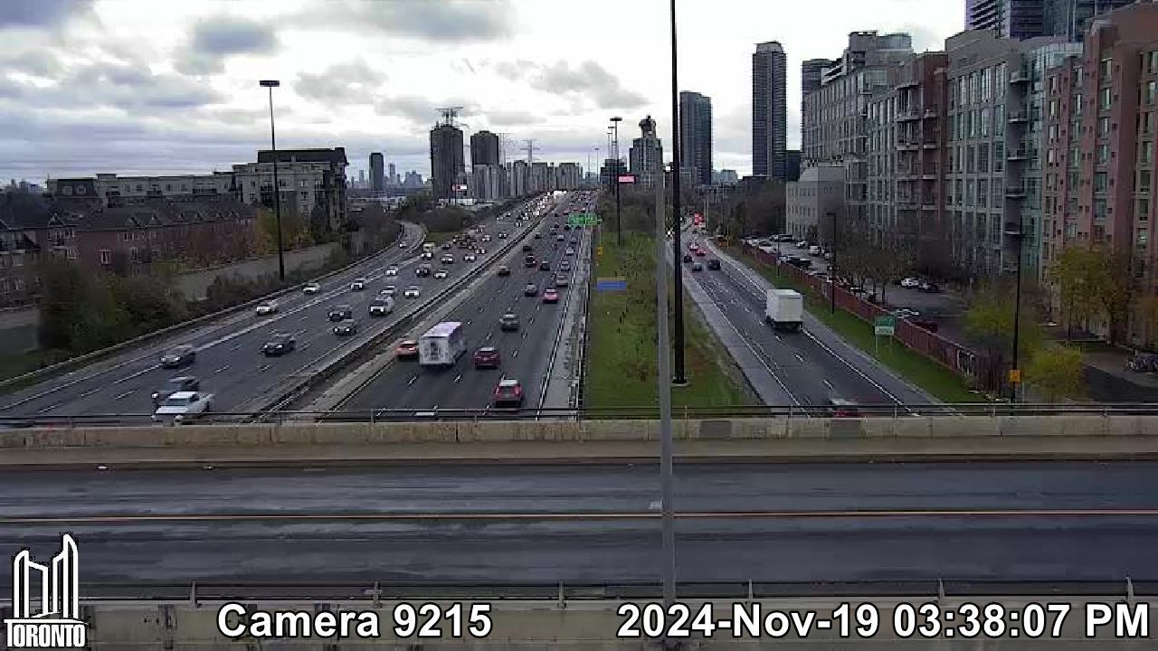 Traffic Cam Etobicoke: Gardiner Expwy near Grand Ave