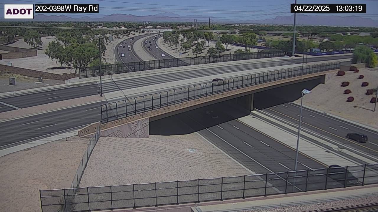 Traffic Cam Gilbert › West: L-202 WB 39.83 @Ray