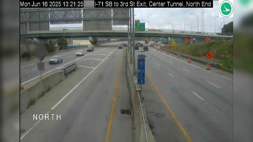 Traffic Cam Pendleton: I-71 SB to 3rd St Exit, Center Tunnel, North End