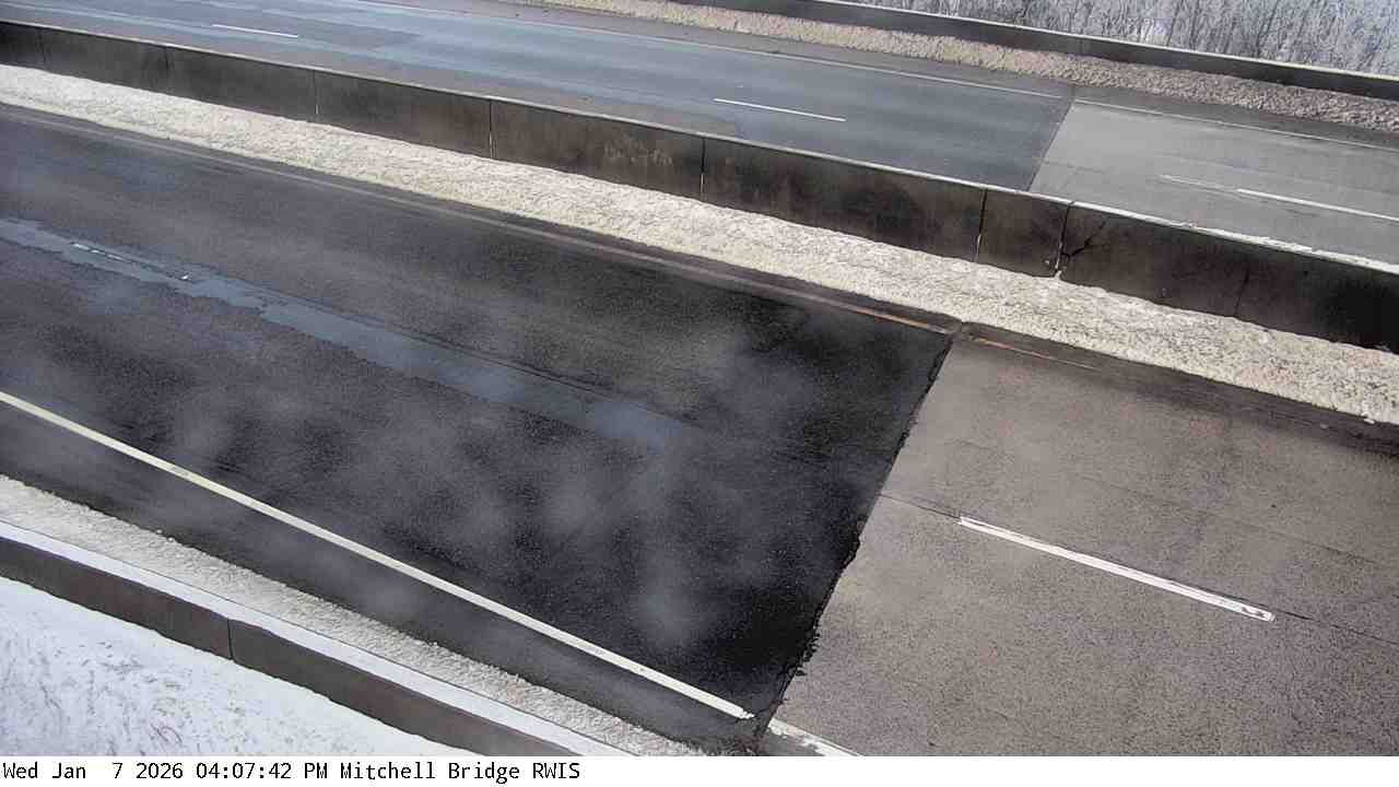 Traffic Cam Hibbing: US 169: U.S.169 (Michell Bridge - MP 343): U.S.169 (Michell Bridge - MP 343) View