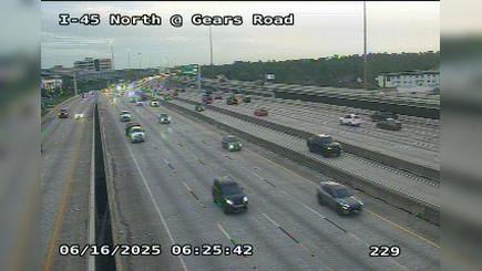 Traffic Cam North Houston District › South: I-45 North @ Gears Road