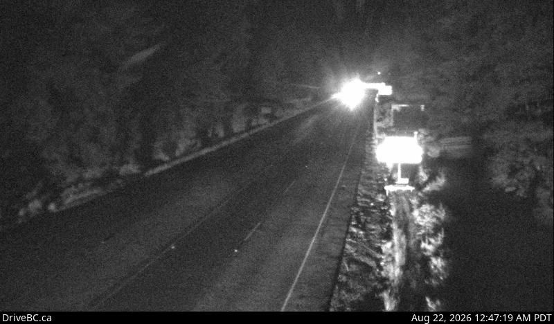 Traffic Cam Squamish › North: Hwy 99 at - Valley Rd, about 10 km north of - looking north