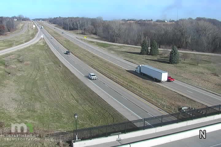 Traffic Cam Medford: I-35 SB @ Co Rd 12 (MP 48.0)