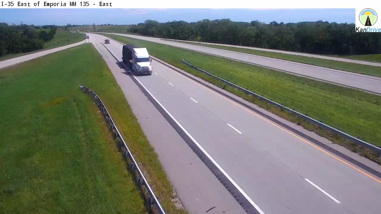Traffic Cam Emporia: I-35 at - MM 135
