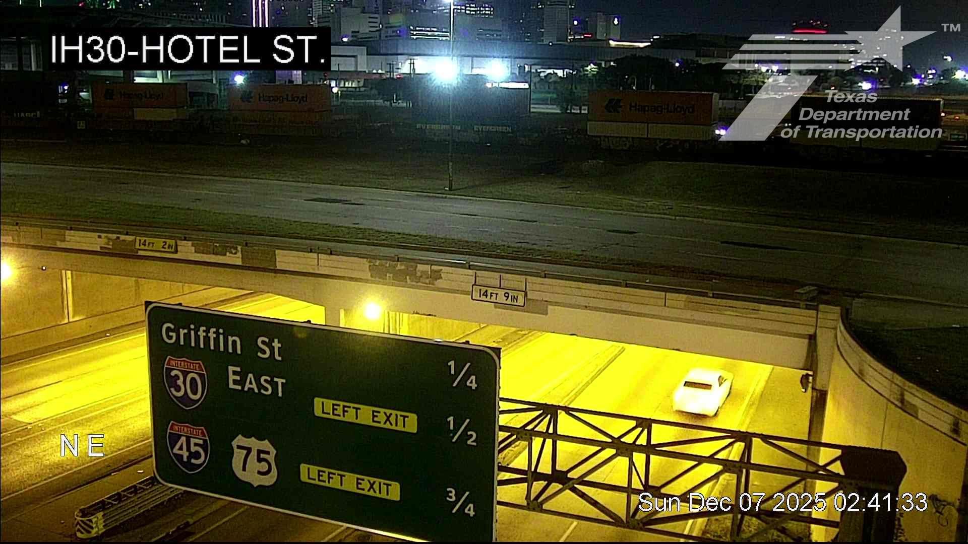 Traffic Cam South Side PID › East: I-30 @ Hotel St