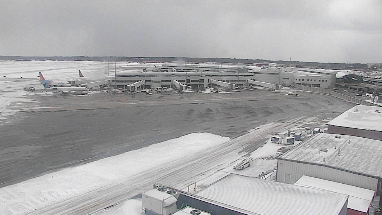 Traffic Cam Rochester: Greater - International Airport - View of the runway