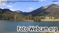 Letzte Tageslichtansicht von Spitzingsee: Arabella Alpenhotel − Blick nach Westen auf den