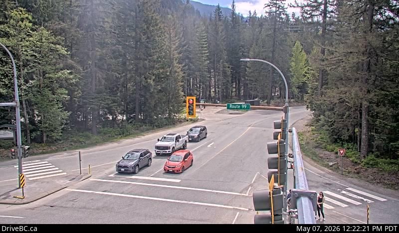 Traffic Cam Whistler Resort Municipality › East: Hwy 99 at Cheakamus Lake Rd & Alpha Lake Rd, 5 km south of Whistler, looking east