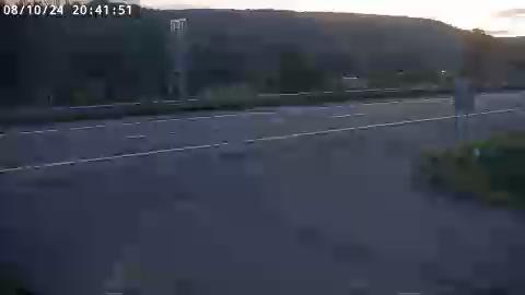 Traffic Cam Freetown Corners › South: I-81 north of Exit 9 (Marathon)