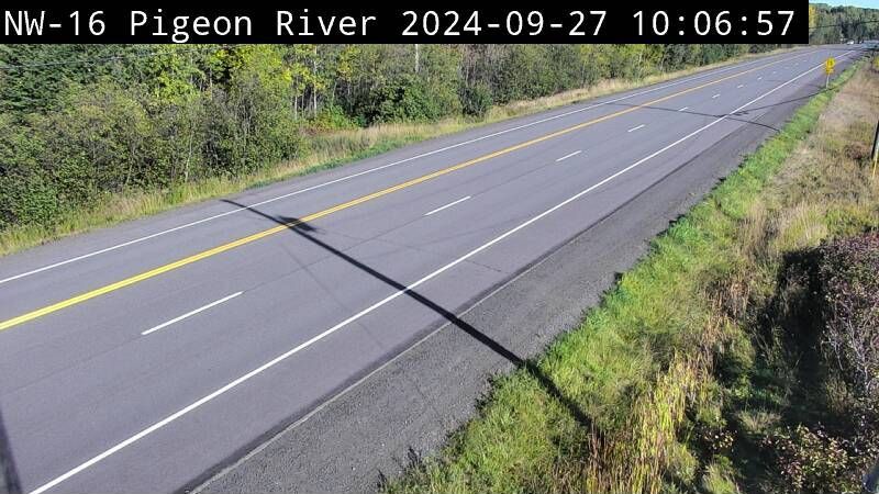 Traffic Cam Neebing: Highway 61 near Lake Lenore Rd