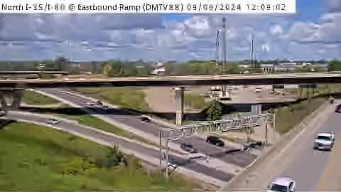 Traffic Cam Swanwood: DM - I-80/35/235 @ NE MixMaster (88)