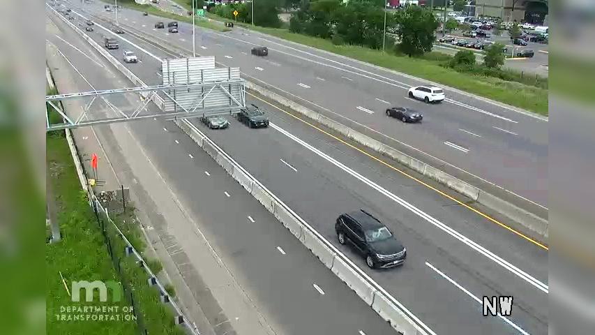 Traffic Cam Golden Valley: I-394 EB @ Hampshire Ave