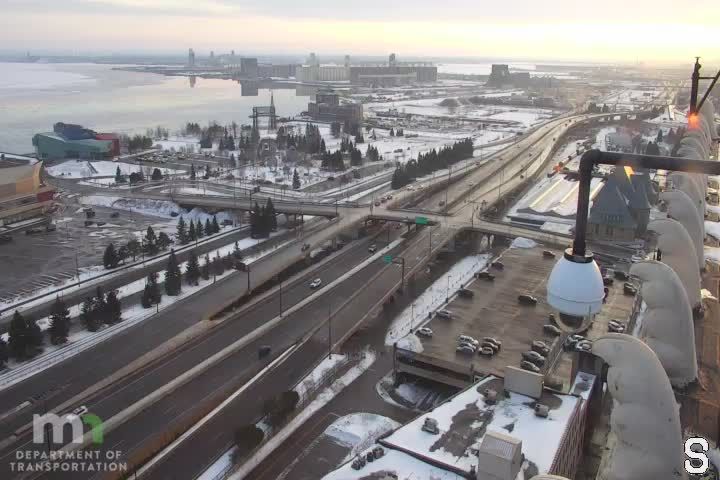 Traffic Cam Duluth: I-35 SB (Allworth Bldg)