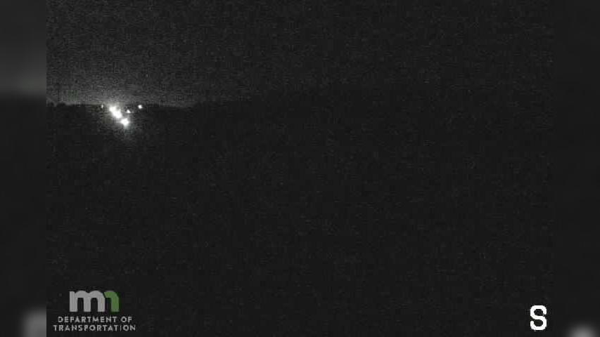 Traffic Cam Millersburg: I-35 NB (MP 65.7)