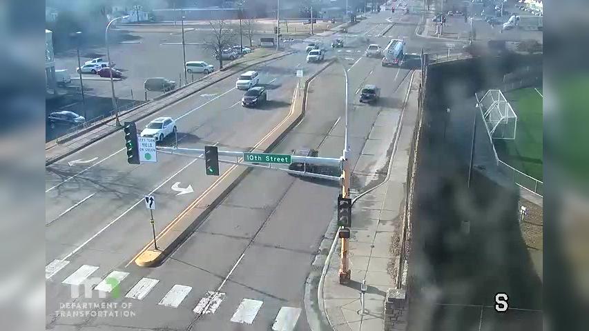 Traffic Cam Hastings: T.H.61 SB @ 10th St EB