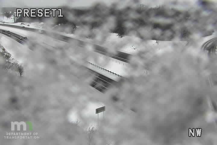 Traffic Cam Inver Grove Heights: I-494: I-494 EB @ Delaware Ave