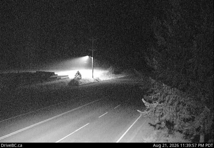 Traffic Cam Boothroyd 8A › South: Hwy 1 at Kahmoose Rd in Boothroyd, 12 km north of Boston Bar, looking south