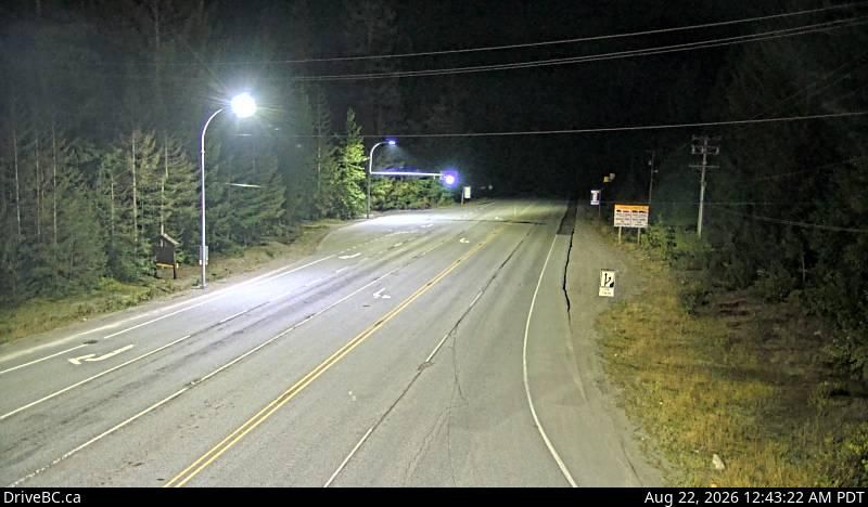 Traffic Cam Whistler Resort Municipality › South: Hwy 99 at Cheakamus Lake Rd & Alpha Lake Rd, 5 km south of Whistler, looking south