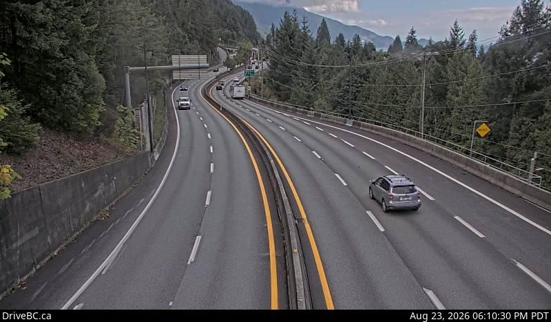 Traffic Cam Lions Bay › South: Hwy 99, in - looking south