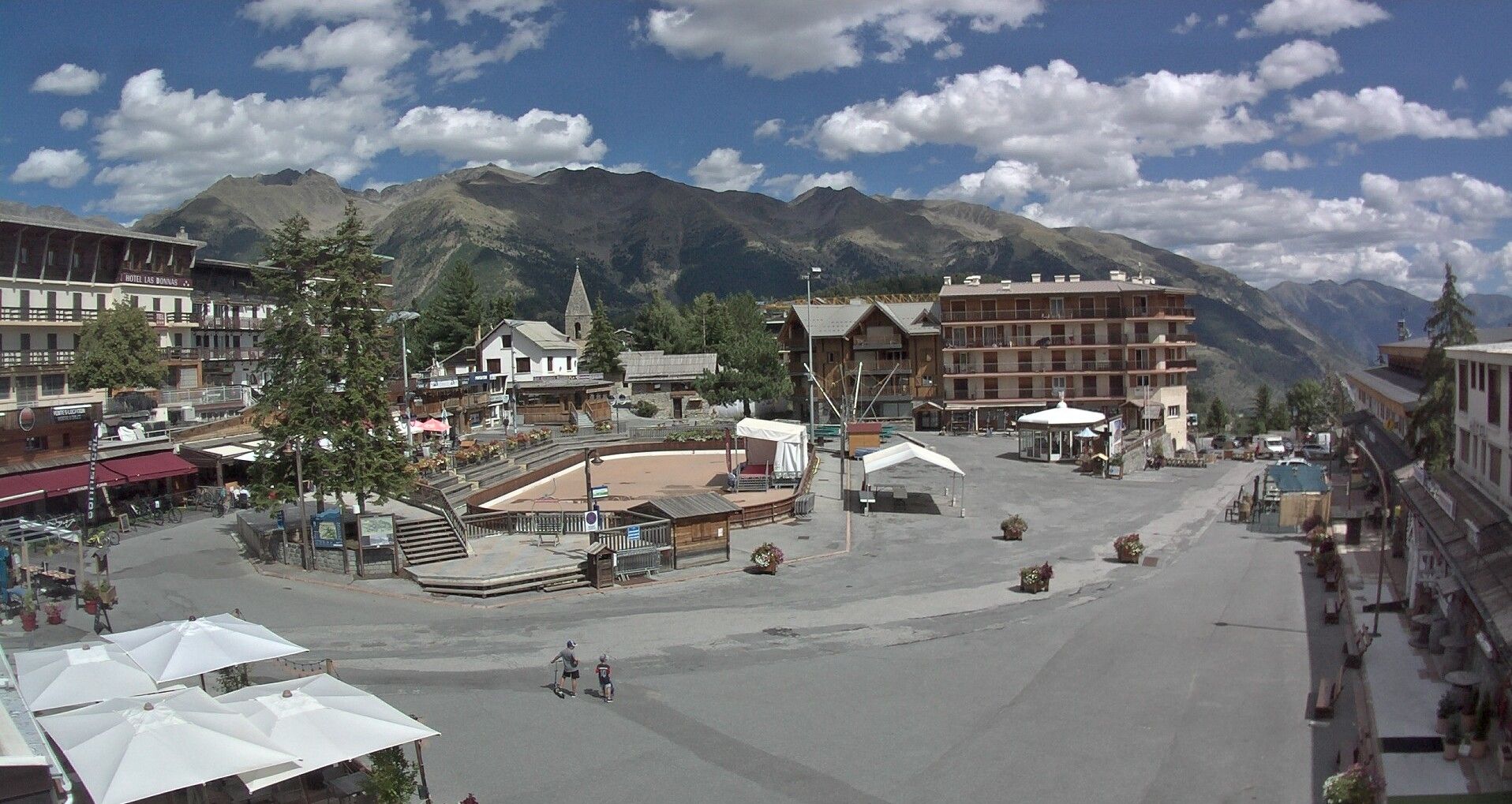 Traffic Cam Dun-sur-Auron: Auron village
