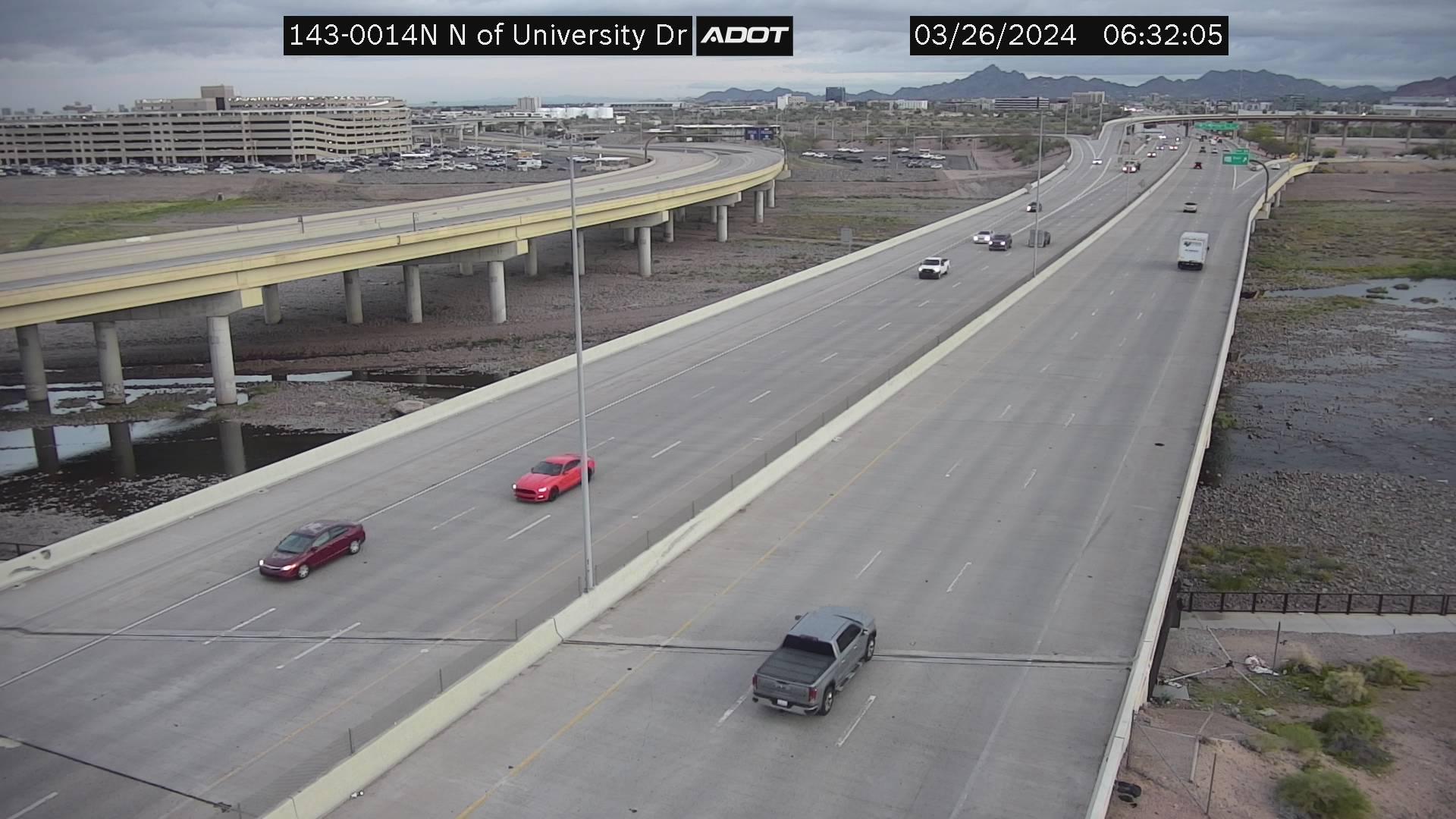 Traffic Cam Tempe › North: SR-143 NB 1.40 @N of University Dr