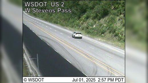 Traffic Cam Berne › East: US 2 at MP 61.9: Old Faithful Avalanche Zone