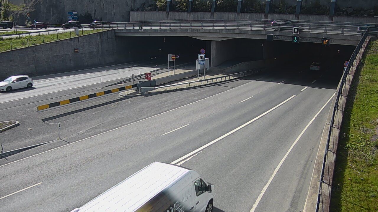 Traffic Cam Tampere: Tie - Rantatunneli puomi, itä - Rantatunneli