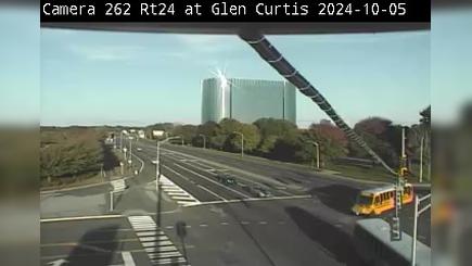 Traffic Cam East Williston: NY 24 Westbound at Glen Curtis Blvd