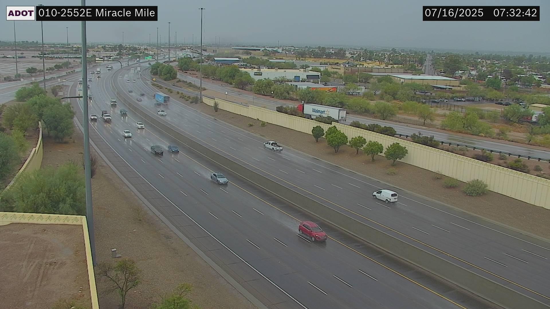 Traffic Cam Flowing Wells › East: I-10 EB 255.20 @Miracle Mile