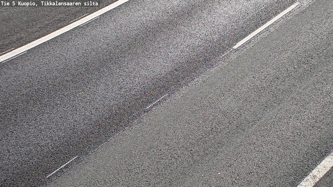 Traffic Cam Kuopio: Tie5 Tikkalansaari - Tienpinta