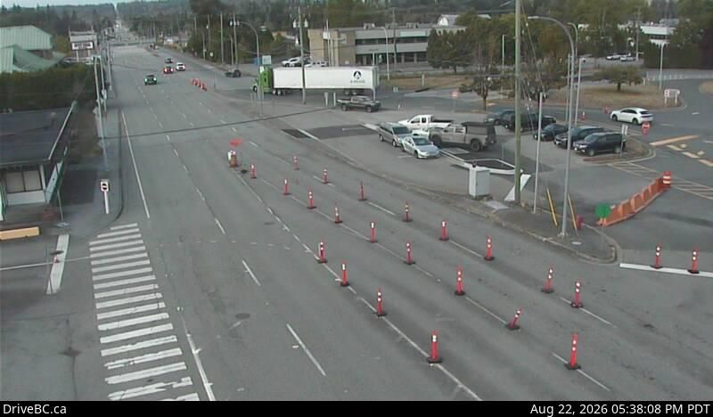 Traffic Cam Surrey › North: Pacific Crossing at the border, looking north