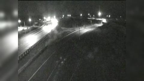 Traffic Cam Farmington: CAM - I-84 MEDIAN W/O Exit 39A - South Rd