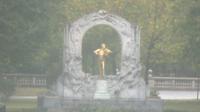 Letzte Tageslichtansicht von Stadtpark: Monument of Johann Strauss