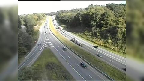 Traffic Cam Newtown: CAM 146 - I-84 WB E/O Exit 9 - Tunnel Rd