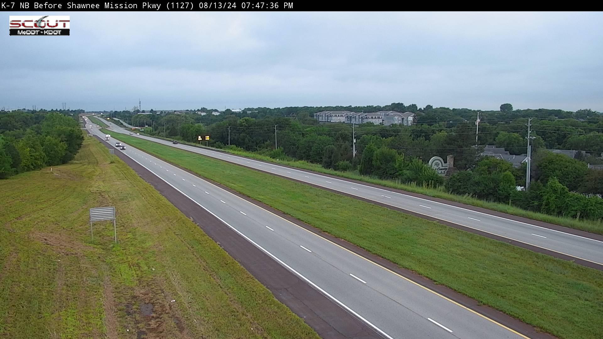 Traffic Cam Shawnee: K- N @ S of - Mission Parkway