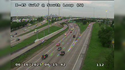 Traffic Cam Houston › South: IH-45 Gulf @ South Loop (S)