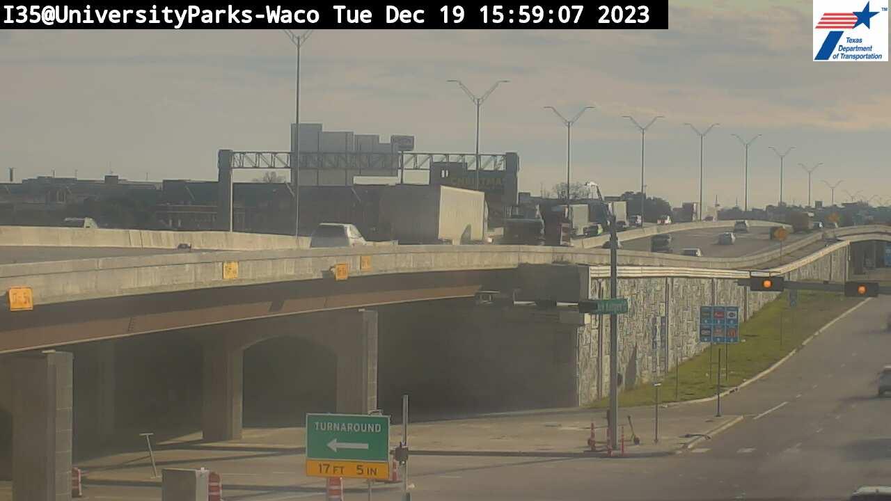 Traffic Cam Waco › North: I35@UniversityParks