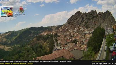 immagine della webcam nei dintorni di Brienza: webcam Pietrapertosa