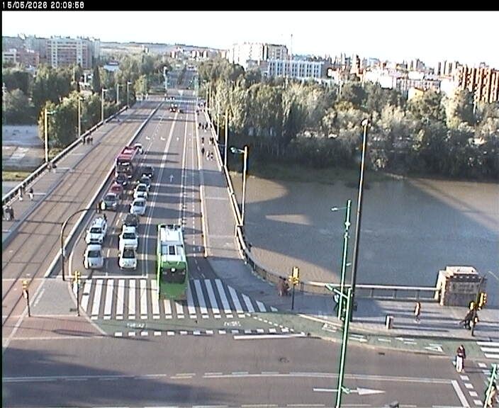 Traffic Cam Zaragoza: Torreón de la Zuda (Oficina de Turismo)