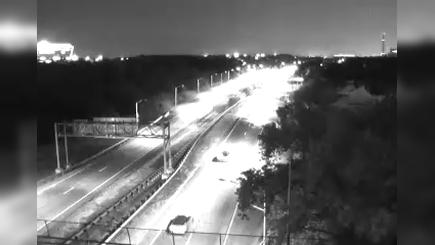 Traffic Cam New York › South: NY440 at Edward Curry Avenue